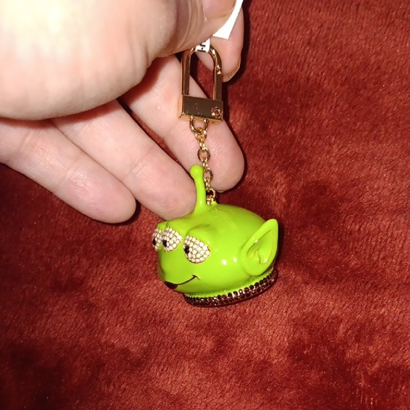 Green Alien Keychain - Picture 6 of 7